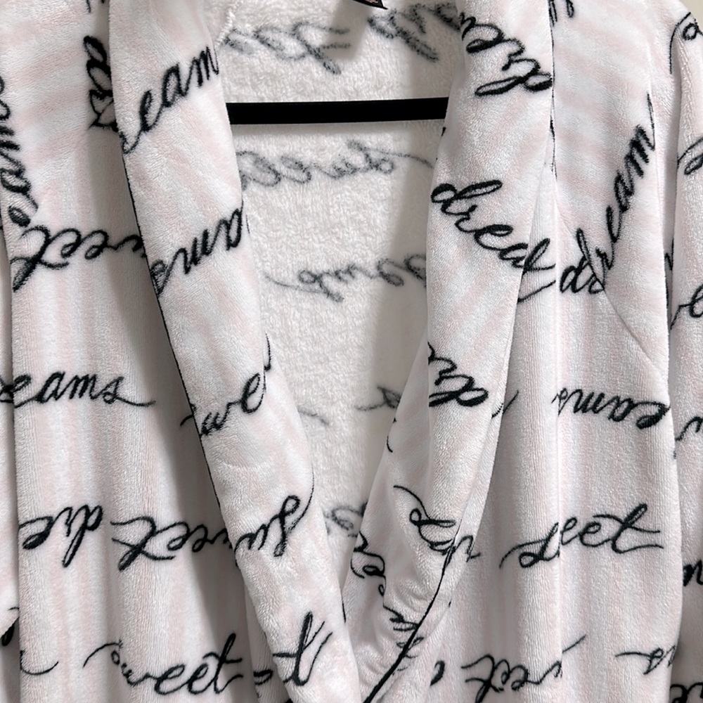 Victoria Secret M/L 2 pocket Multicolor Robe. Excellent Condition! - Picture 8 of 11
